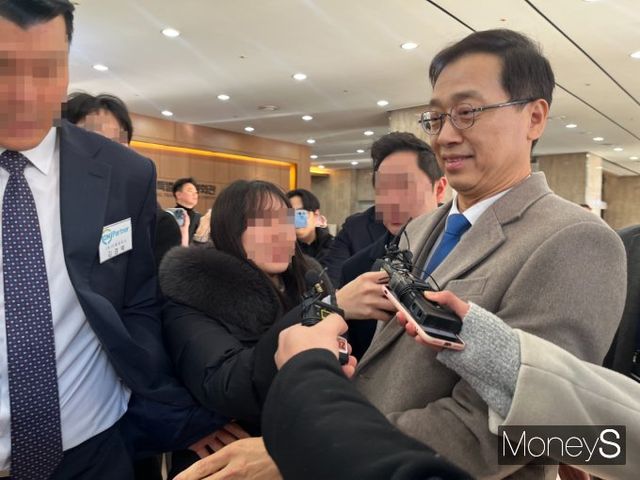 임시 주총에 참석하는 박 대표. /사진=김동욱 기자