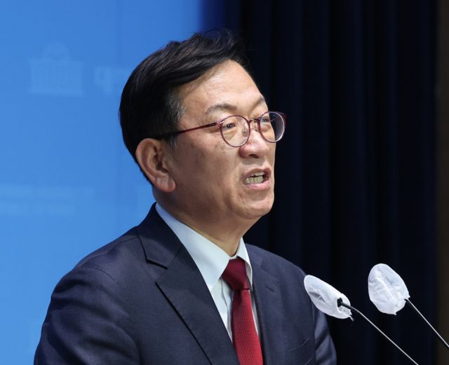 윤석열 대통령 측이 '12·3 내란사태'와 관련해 "대통령은 내란죄에 대해 동의하지 않는다"고 전했다. 사진은 석동현 전 민주평화통일자문회 사무처장이 1월18일 서울 여의도 국회 소통관에서 국민의힘 송파갑 출마선언 기자회견을 하는 모습. /사진=뉴스1