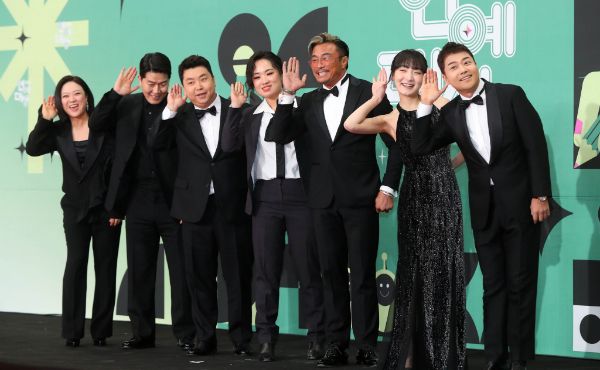 방송통신심의위원회가 KBS-2TV '사장님 귀는 당나귀 귀'(사당귀)에 법정제재인 '주의'를 의결했다. 사진은 지난해 12월 KBS 연예대상 행사에 참석한 사당귀 출연자들의 모습. /사진=뉴시스