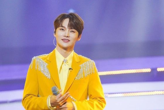 가수 박서진(29)이 정신질환으로 병역 면제를 받은 사실이 뒤늦게 알려진 가운데, KBS 출연 정지를 요구하는 시청자 청원이 쇄도하고 있다. /사진=박서진 인스타그램