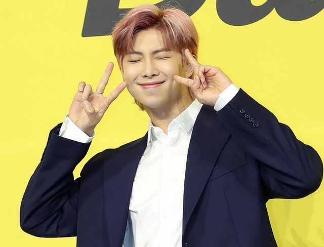 슬리피, 김나현 부부가 방송에서 신혼집을 공개했다. 사진은 2021년 5월21일 싱글앨범 'Butter' 발매 기념 쇼케이스에서 포즈를 취하는 RM 모습. /사진=머니투데이