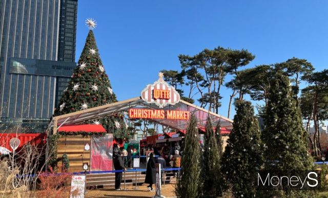 롯데백화점 잠실점의 크리스마스 마켓 전경. /사진=곽선우 기자