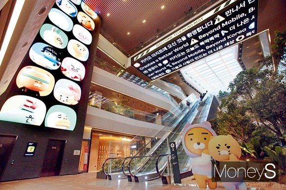 카카오 신사옥 아지트 로비 전경. /사진=임한별 기자