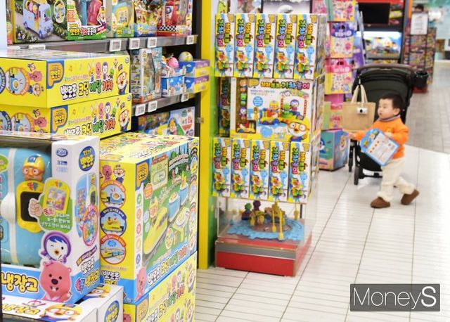 ▲ 헐레벌떡, 엄마 이거아니야~