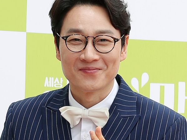 &nbsp;코미디언들이 과거 MBC 예능프로그램 '세바퀴' 출연 시절 아픔을 공유했다. 개그맨 이휘재가 2022년 5월21일 오전 인천광역시 영종도 파라다이스시티 스튜디오파라다이스에서 진행된 TV조선 예능 '아내의 맛' 100회 특집 포토 행사에 참석해 포즈를 취하는 모습. /사진=머니투데이