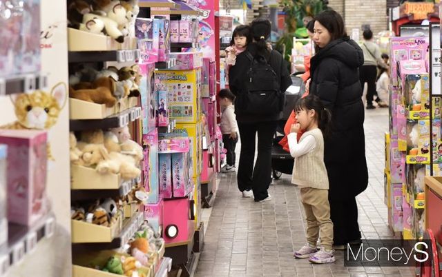 ▲ 엄마는 어떤게 더 이쁜거 같아?