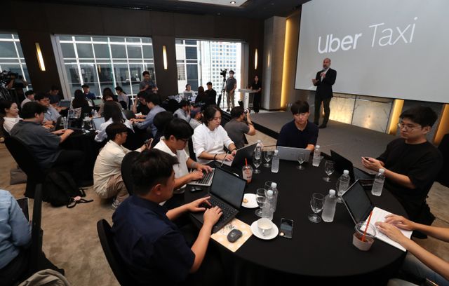 우버가 UT 지분을 전량 인수한다. 사진은 지난 8월 방한한 다라 코스로샤히 우버(Uber) 최고경영자(CEO)가 한국시장 중요성을 언급했다. /사진=뉴스1