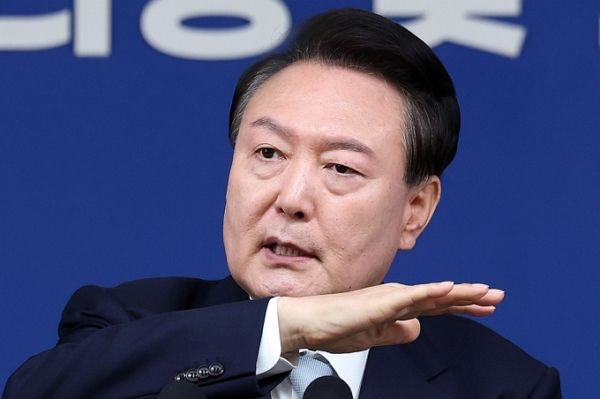 윤 대통령이 지급해야 할 변론 비용에 관심이 쏠리고 있다. 사진은 윤석열 대통령이 8월29일 서울 용산 대통령실청사 브리핑룸에서 열린 국정브리핑 및 기자회견에서 취재진의 질문에 답하는 모습. /사진=머니투데이