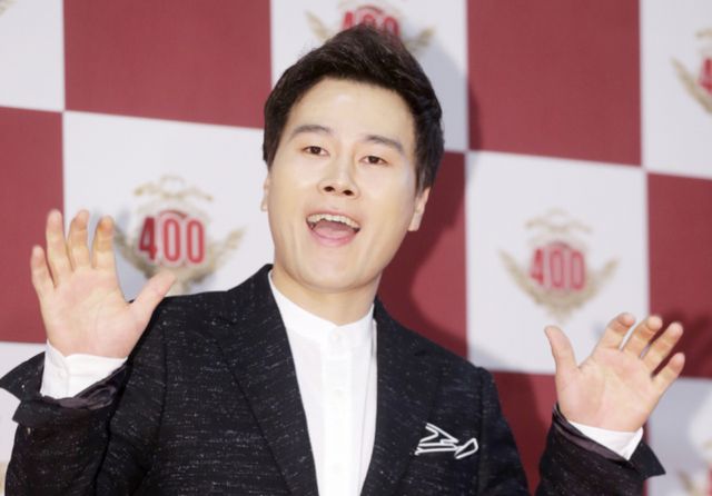 코미디언 변기수가 'KBS 연예대상'을 저격한 가운데 이에 대한 갑론을박이 이어지고 있다.사진은 지난 2015년 서울 강서구 등촌동 SBS 공개홀에서 진행된 '놀라운 대회 스타킹-어워즈' 400회 특집 레드카펫 행사에서 포즈를 취하고 있다. /사진=머니투데이