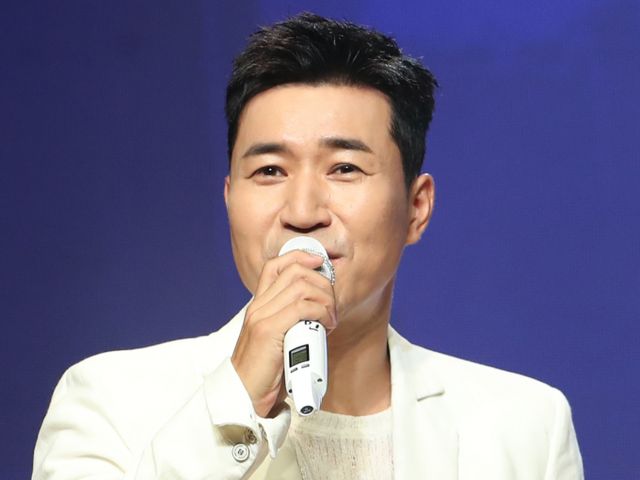 가수 김종민이 '2024 연예대상'에서 깜짝 결혼 계획을 발표했다. /사진=뉴스1
