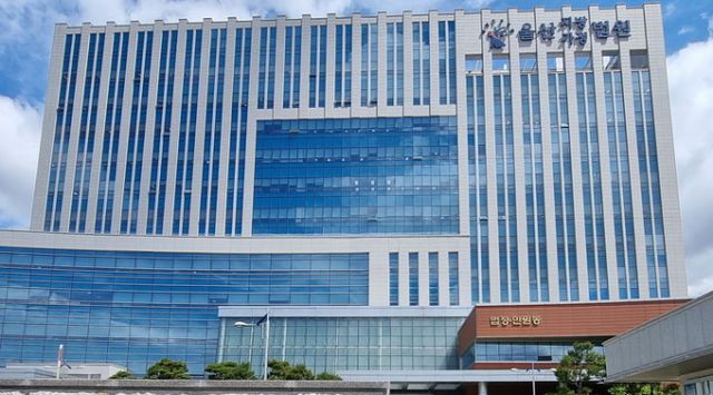 소음 문제로 항의하는 기숙사 동료를 너클을 끼고 폭행한 외국인 노동자가 1심에서 징역형 집행유예를 선고받았다. 사진은 울산지방법원 전경. /사진=뉴시스