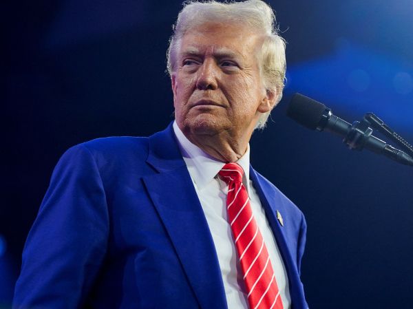 도널드 트럼프 미국 대통령 당선인이 일론 머스크 테슬라 최고경영자가 사실상 대통령처럼 군다는 민주당 비판을 반박했다. 사진은 도널드 트럼프 미국 대통령 당선인이 지난 22일 미국 애리조나주 피닉스에서 열린 터닝 포인트의 아메리카 페스트에 참석한 모습. /사진=로이터