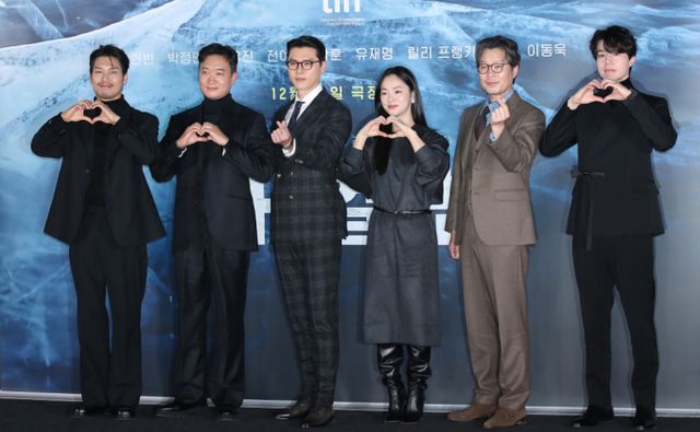 개봉일은 맞은 영화 '하얼빈'이 예매 관객수 50만명을 돌파했다. 사진은 '하얼빈' 언론시사회 모습. /사진=뉴스1