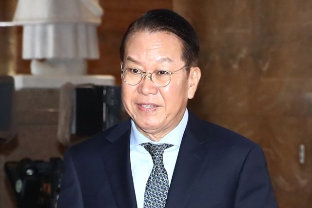 권영세 국민의힘 의원이 국민의힘 비상대책위원장 후보로 지명됐다. 사진은 권 후보가 지난달 6일 서울 여의도 국회에서 한동훈 전 국민의힘 대표와 당내 중진 5·6선 의원들과의 회동에 참석한 모습. /사진=뉴스1