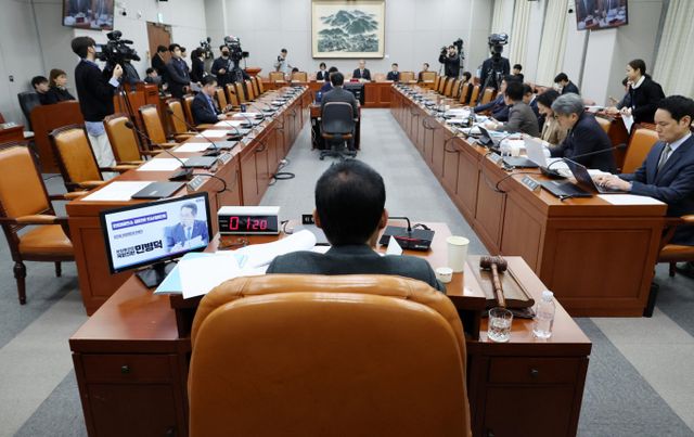 국회 인사청문특별위원회가 24일 정계선·마은혁·조한창 헌법재판관 후보자에 대한 인사청문경과보고서를 채택했다. 사진은 24일 서울 여의도 국회에서 열린 헌법재판소 재판관 선출에 관한 인사청문특별위원회의 조한창 후보자 인사청문회가 진행되는 모습. /사진=뉴시스