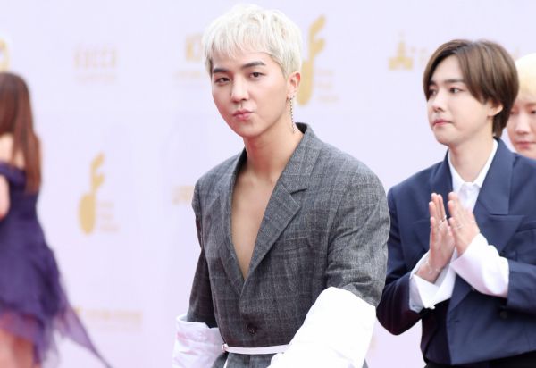 사회복무요원으로 근무한 송민호가 부실 복무 논란에 휩싸인 가운데 오세훈 서울시장이 긴급 전수조사를 지시했다. 사진은 2017년 'Korea Music Festival'에 참석하고 있는 송민호의 모습. /사진=머니투데이