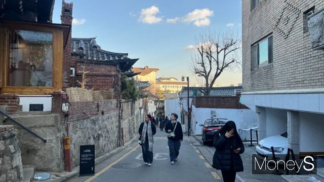 집회 소음 문제로 북촌한옥마을의 외국인 관광객이 줄고 있다. 사진은 23일 서울 종로구 북촌한옥마을 골목. /사진=곽선우 기자