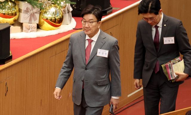 권성동 국민의힘 당대표 권한대행 겸 원내대표가 25일 오전 서울 영등포구 여의도 순복음교회에서 열린 성탄예배에 참석하고 있다./사진=뉴시스 /사진=추상철