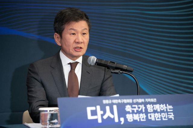 정몽규 대한축구협회장이 4선을 위한 후보 등록을 마무리했다. 사진은 지난 18일 대한축구협회장 출마 선언회장에 참석한 정 회장. /사진=뉴스1