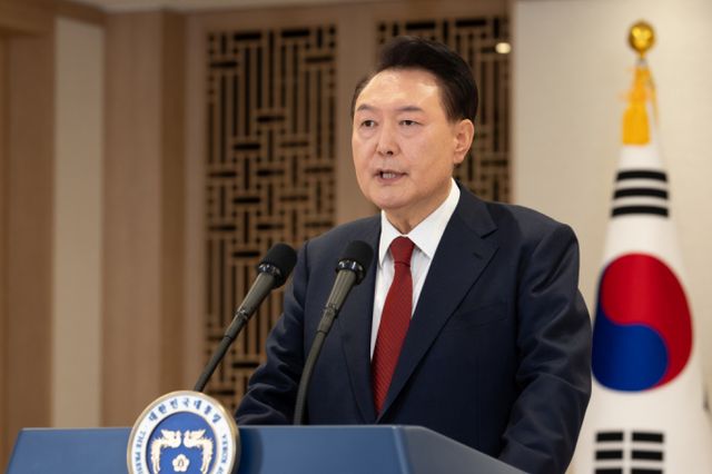 공조본이 '12·3 비상계엄' 사태 관련 윤석열 대통령에 대한 3차 소환에 나선다. 사진은 대국민 담화 모습. 사진=뉴시스(대통령실 제공)