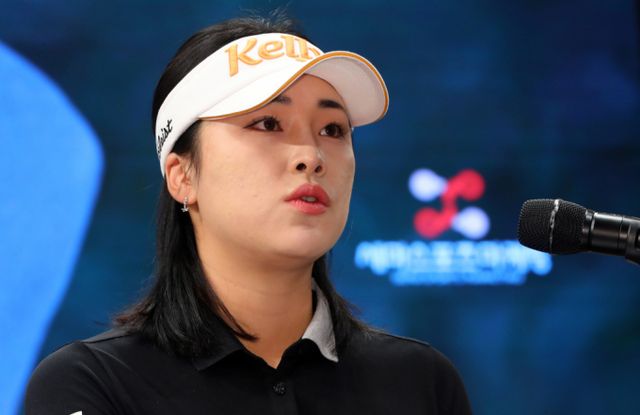 징계 복귀 후 국내 무대를 제패한 윤이나가 미국여자프로골프 투어 진출을 공식 선언했다. 사진은 26일 서울 영등포구 루나미엘레에서 열린 기자회견에서 미국 프로골프(LPGA) 진출을 선언한 윤이나. /사진=뉴시스