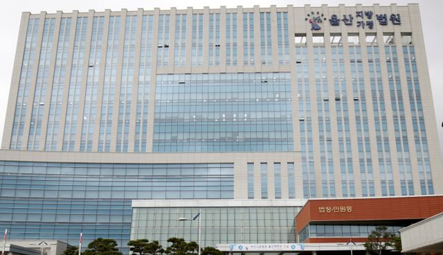 헤어진 애인을 자신의 집으로 끌고가 성폭행한 남성이 징역 1년6개월을 선고받았다. 남성은 사건 후에도 피해자가 계속 자신과 연락을 주고받은 점을 들어 혐의를 부인했지만 법원은 이를 받아들이지 않았다. /사진=뉴스1