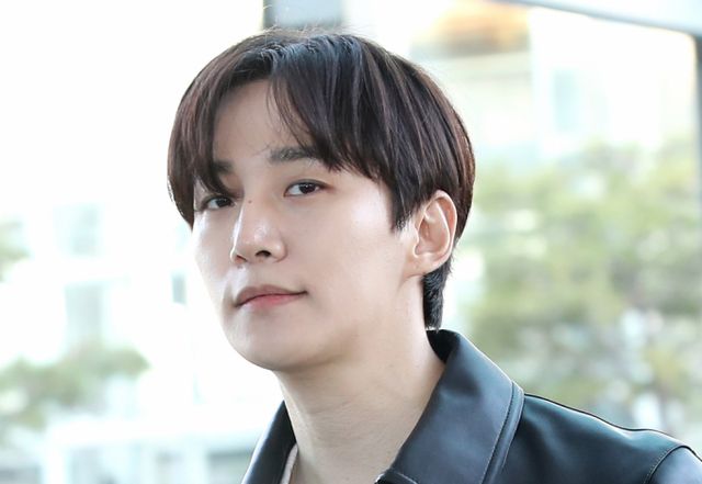 그룹 2PM 멤버 겸 배우 이준호가 고강도 세무조사를 받은 가운데, 소속사 JYP엔터테인먼트가 이와 관련해 입장을 밝혔다. 사진은 지난달 해외 일정을 위해 인천국제공항에 도착해 일본으로 출국한 배우 이준호. /사진=뉴스1