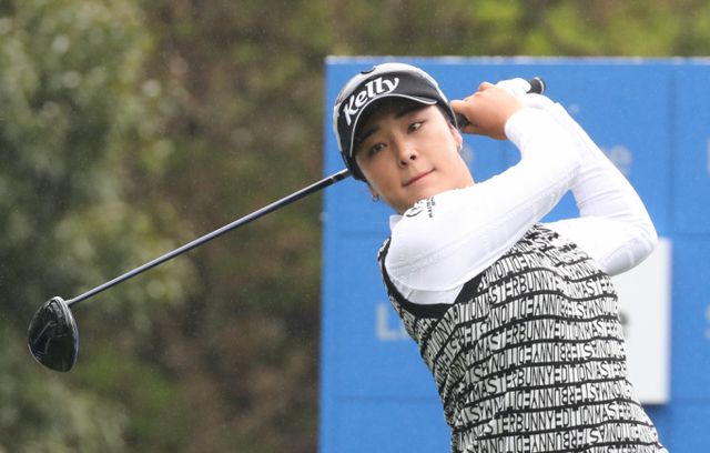 징계 복귀 후 첫 시즌을 마친 윤이나가 미국 프로골프(LPGA) 진출을 선언했다. 사진은 4일 제주 서귀포시 테디밸리 골프앤리조트에서 열린 KLPGA 투어 국내 개막전에 출전한 윤이나의 모습. /사진=뉴시스