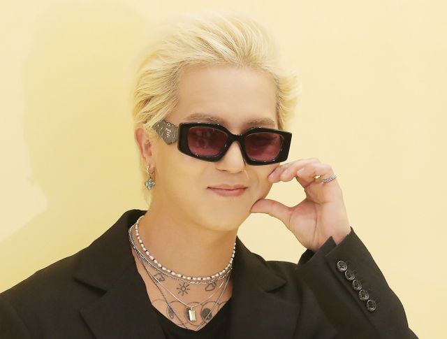 병무청이 부실 근무 의혹을 받는 아이돌 그룹 위너 멤버 송민호에 대해 경찰에 수사를 의뢰했다. 사진은 송민호가 2022년 10월20일 서울 강남구 압구정동 갤러리아 EAST에서 진행된 브랜드 델보 아이코닉 백 '팽' 50주년 기념 팝업 스토어 오픈 행사에 참석한 모습. /사진=머니투데이