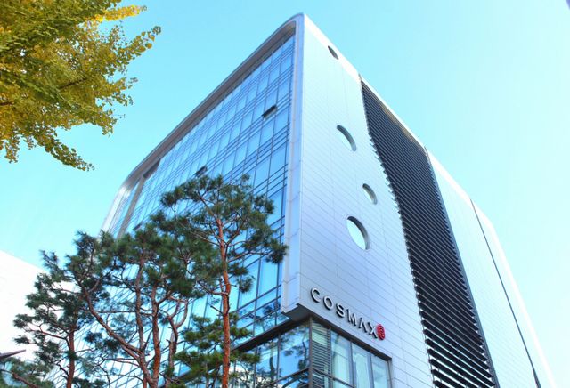 글로벌 맞춤형 화장품 시장이 급성장하면서 화장품 ODM 기업 코스맥스도 맞춤형 화장품 생산 기술 구축에 박차를 가하고 있다./사진=코스맥스