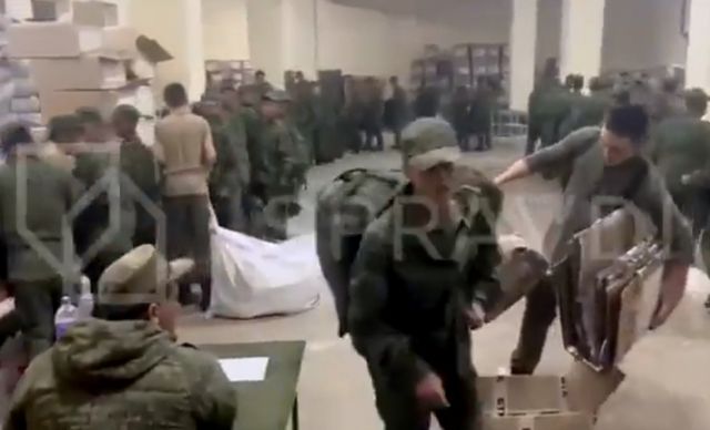 우크라이나군 정보당국이 러시아로 파병된 북한군이 최근 보급선이 끊겨 식수도 부족한 상황이라고 전했다. 사진은 러시아 매체 아스트라의 텔레그램 계정에 올라온 영상 갈무리. /사진=뉴스1