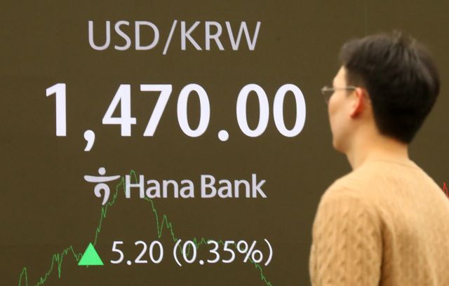 사진은 지난 27일 서울 중구 하나은행 딜링룸. /사진=뉴시스