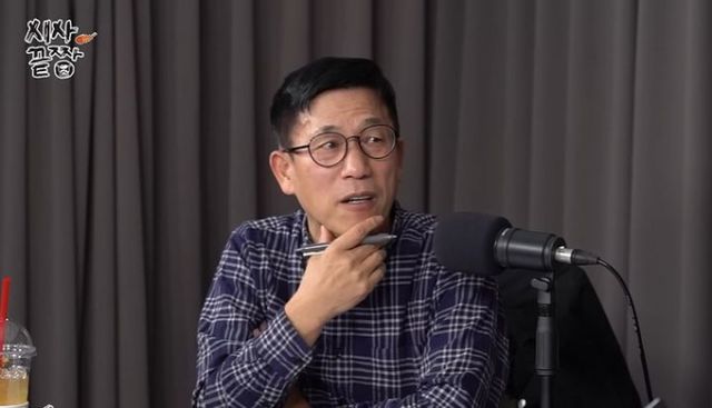 진중권 광운대 특임교수가 윤석열 대통령의 12·3 비상계엄 사태에 대한 국민의힘의 태도를 비판했다. /사진=유튜브 채널 '시사저널TV' 캡처