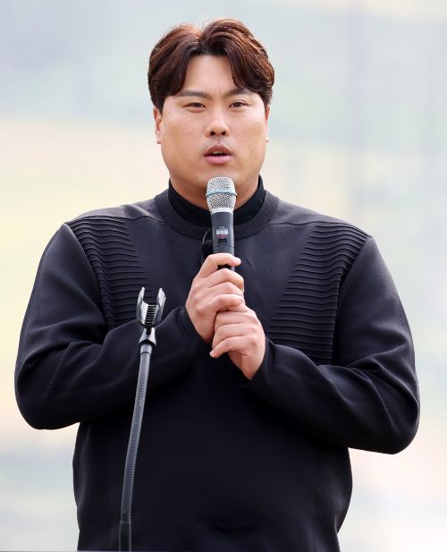 류현진 류현진 재단 이사장이 4일 강원 횡성군 벨라45 컨트리클럽에서 열린 '신한 Premier 류현진재단 자선골프대회'에서 개회사를 하고 있다.사진은 기사 내용과 직접적인 관련이 없음./사진=뉴시스 추상철 기자 