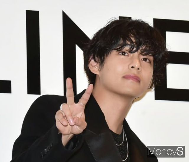 그룹 방탄소년단 뷔가 영국 오피셜 차트에 진입했다./사진=임한별 기자