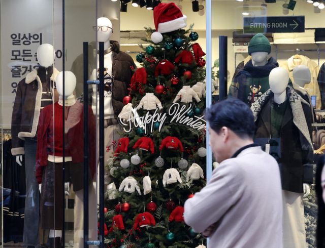 오는 30일은 대체로 흐리지만 비교적 포근할 것으로 보인다. 사진은 이달 초 서울 중구 명동 거리의 모습. /사진=뉴스1