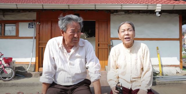 '전원일기'가 MZ세대 사이에서 인기를 끌자 MBC가 '다큐플렉스-전원일기2021'를 방영하기도 했다/사진=티아라 n4 '전원일기' MV