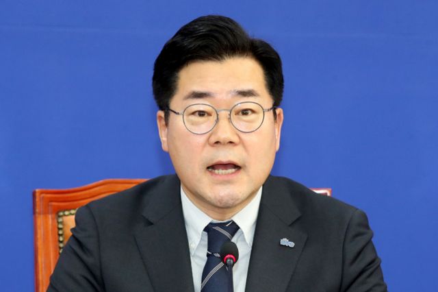 박찬대 더불어민주당 원내대표가 민주당 소속 의원들을 국회로 소집했다. 사진은 박찬대 더불어민주당 원내대표의 모습. /사진=뉴스1