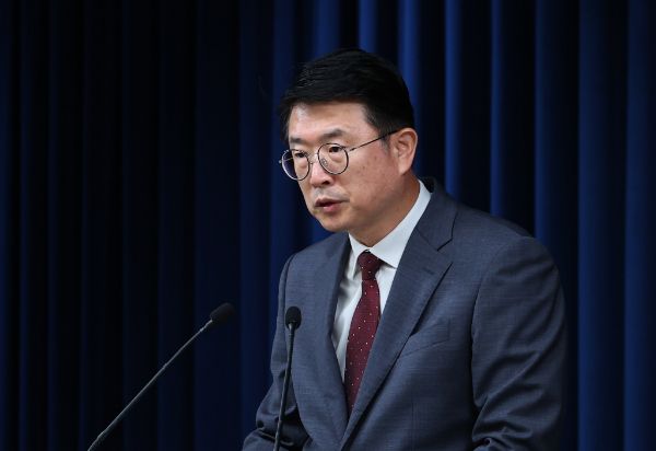  대통령실이 의료계에 강성 주장에만 매몰되지 말고 합리적 의견을 모으는 거버넌스를 마련할 것을 부탁했다. 사진은 지난 9월 서울 용산 대통령실 청사에서 의료 현안 관련 브리핑을 하고 있는 장상윤 사회수석비서관의 모습. /사진=뉴시스