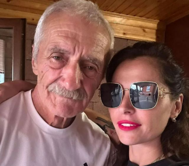 친부모를 찾던 미국 여성이 친아버지가 자신의 페이스북 친구였다고 밝혔다. 사진은 미국 여성 타무나 무세리제(오른쪽)가 친아버지와 함께 찍은 사진. /사진=BBC 홈페이지 캡처