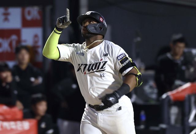 KT위즈가 올시즌 중심 타자로 활약한 멜 로하스 주니어와 재계약에 성공했다. 사진은 올시즌 KT위즈 소속으로 활약한 멜 로하스 주니어의 모습. /사진=뉴시스