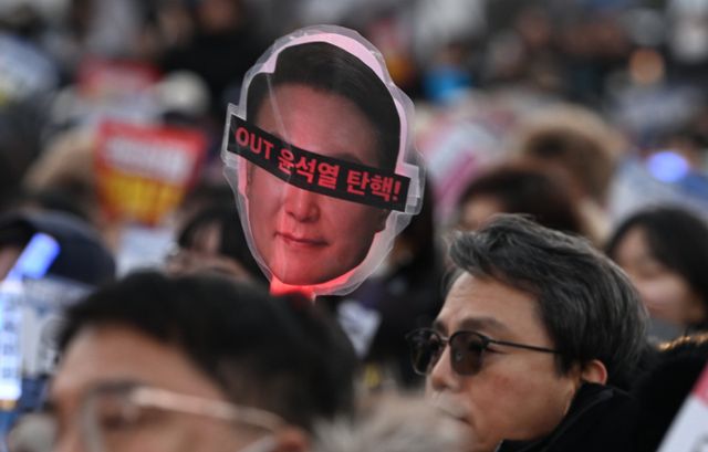  윤석열 대통령 측에서 김용현 전 국방부 장관 공소장에 적시된 윤 대통령 내란수괴 혐의 관련 발언에 대해 대부분 거짓이라고 선을 그었다. 사진은 지난 28일 5·18민주광장에서 '헌정 유린·내란수괴 윤석열 구속 촉구 광주시민 8차 총궐기대회'가 열린 모습./사진=뉴시스