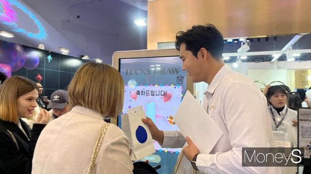 브랜드들이 홍보 부스를 꾸려 글로벌 영향력을 확대하고자 했다. /사진=곽선우 기자