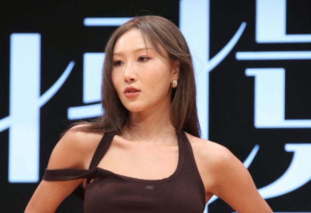 걸그룹 '마마무' 화사가 거식증을 고백했다. 사진은 지난달 1일 서울 영등포구 KBS 신관에서 열린 ‘나라는 가수’ 제작발표회에 참석한 걸그룹 마마무 멤버 화사. /사진=뉴스1