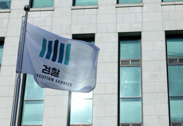 비상계엄 사태를 수사 중인 검찰 특별수사본부가 김용현 전 국방부 장관에 이어 여인형 국군 방첩사령관과 이진우 수도방위사령관을 31일 중으로 재판에 넘길 전망이다. 사진은 24일 서울 서초구 대검찰청의 모습. /사진=뉴시스