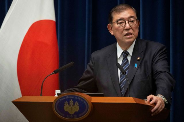 이시바 시게루 일본 총리가 내년 경제 상황에 대한 질문에 "매년 힘든 일이 가득 있다"며 "내년에는 미국 대통령도 바뀌며 한국은 저런 상황"이라고 밝혔다. 사진은 지난 24일 이시바 총리가 일본 도쿄 총리실에서 기자회견을 진행한 모습. /사진=로이터