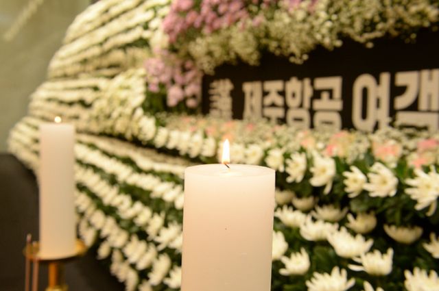 제주항공 여객기 참사와 관련해 일부 누리꾼들이 2차 가해를 가하자 한 온라인 커뮤니티 관리자가 이들을 영구정지 처리했다. 사진은 제주항공 여객기 참사 희생자 합동분향소. /사진=뉴시스