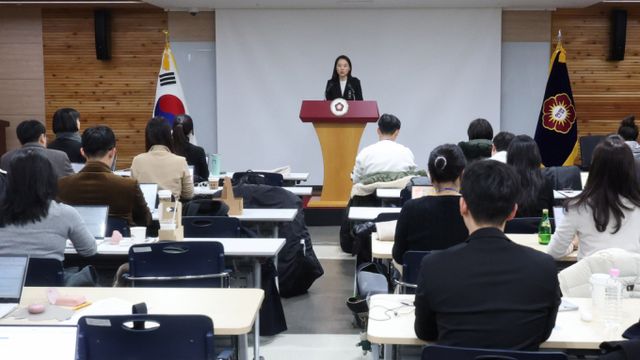 헌법재판소가 한덕수 국무총리 탄핵심판을 담당할 수명재판관으로 김복형·김형두 재판관을 지정했다. 사진은 31일 서울 종로구 헌법재판소에서 브리핑을 진행 중인 이진 공보관의 모습. /사진=뉴시스