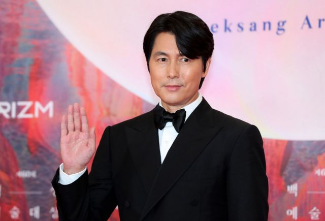 정우성과 장기 연애를 한 비연예인 연인이 있다는 소문과 관련해 해당 여성의 직업이 알려진 사실과 다르다는 주장이 나왔다./사진=뉴시스