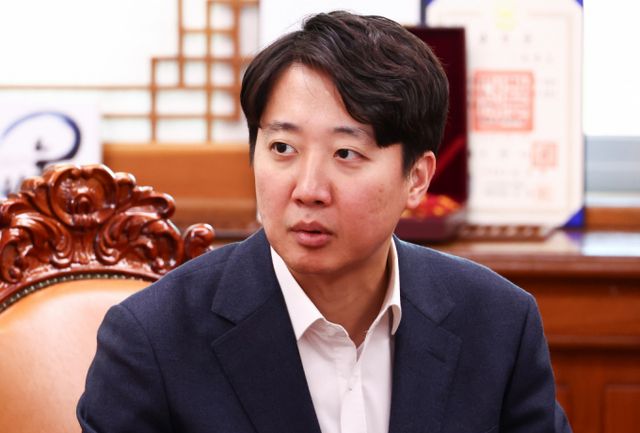 이준석 개혁신당 의원이 국민의힘 소속 의원 중 최소 6명이 윤석열 대통령 탄핵에 찬성한다고 주장했다. 사진은 4일 서울 여의도 국회의장실에서 회동 중인 이준석 개혁신당 의원. /사진=뉴스1